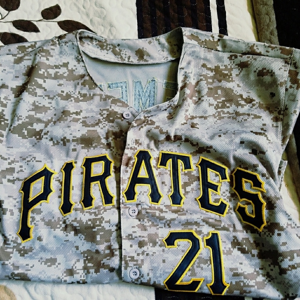 Roberto Clemente jersey